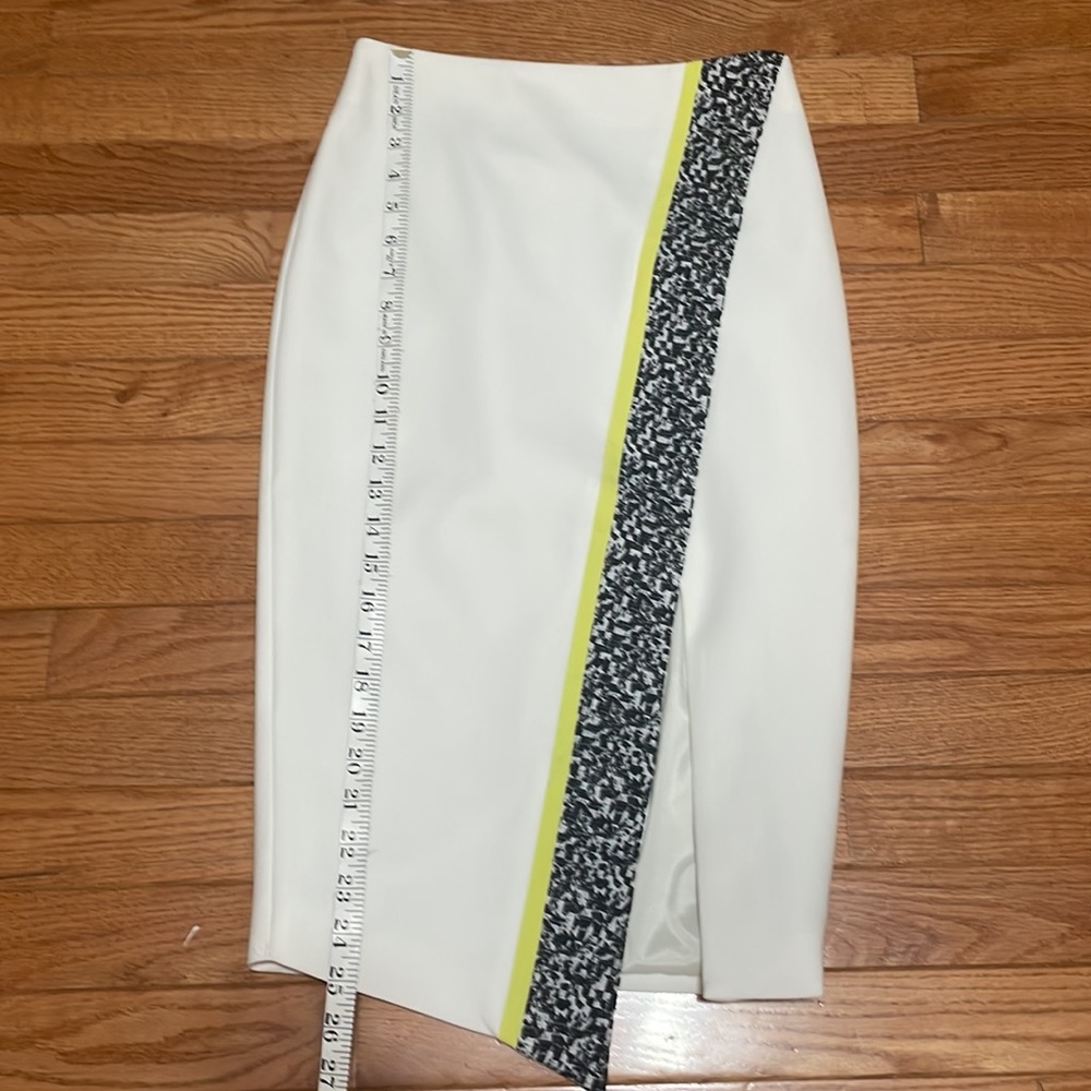 Elizabeth and James pencil skirt with front line stripe in size 0 - Picture 11 of 11